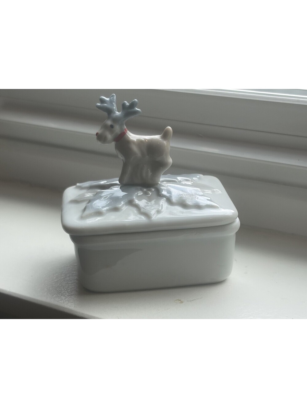 Vintage Takahashi Japan Porcelain Reindeer Topper Trinket BOX, EUC
